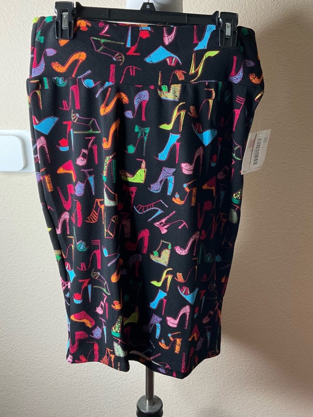 LuLaRoe Black Pencil Skirt with Neon Shoe Motif sz L